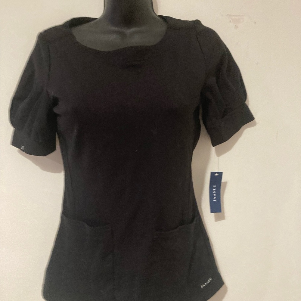 Jaanuu Black Scrub Top. Excellent pre~loved condition. Super comfortable New - Picture 2 of 10